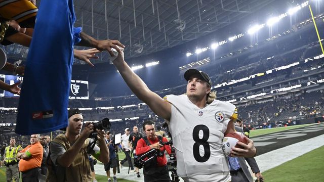 Pittsburgh Steelers' team plane makes emergency landing in Kansas City