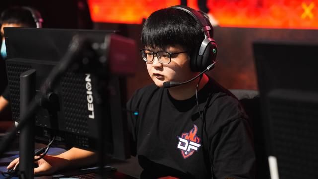 This weekend's esports event at PNC Arena has 40 teams of three players each. One battle royal game of 