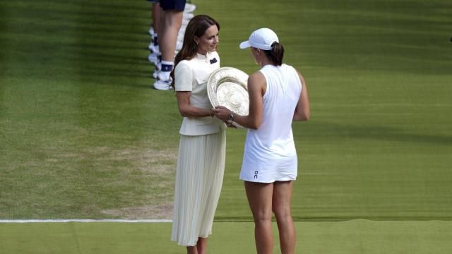 Britain's Kate, Princess of Wales presents the Venus Rosewater Dish to Iga Swiatek, following her victory over Amanda Anisimova in the Ladies' Singles Final at the Wimbledon Tennis Championships in London, Saturday, July 12, 2025. (Ben Whitley/PA via AP)